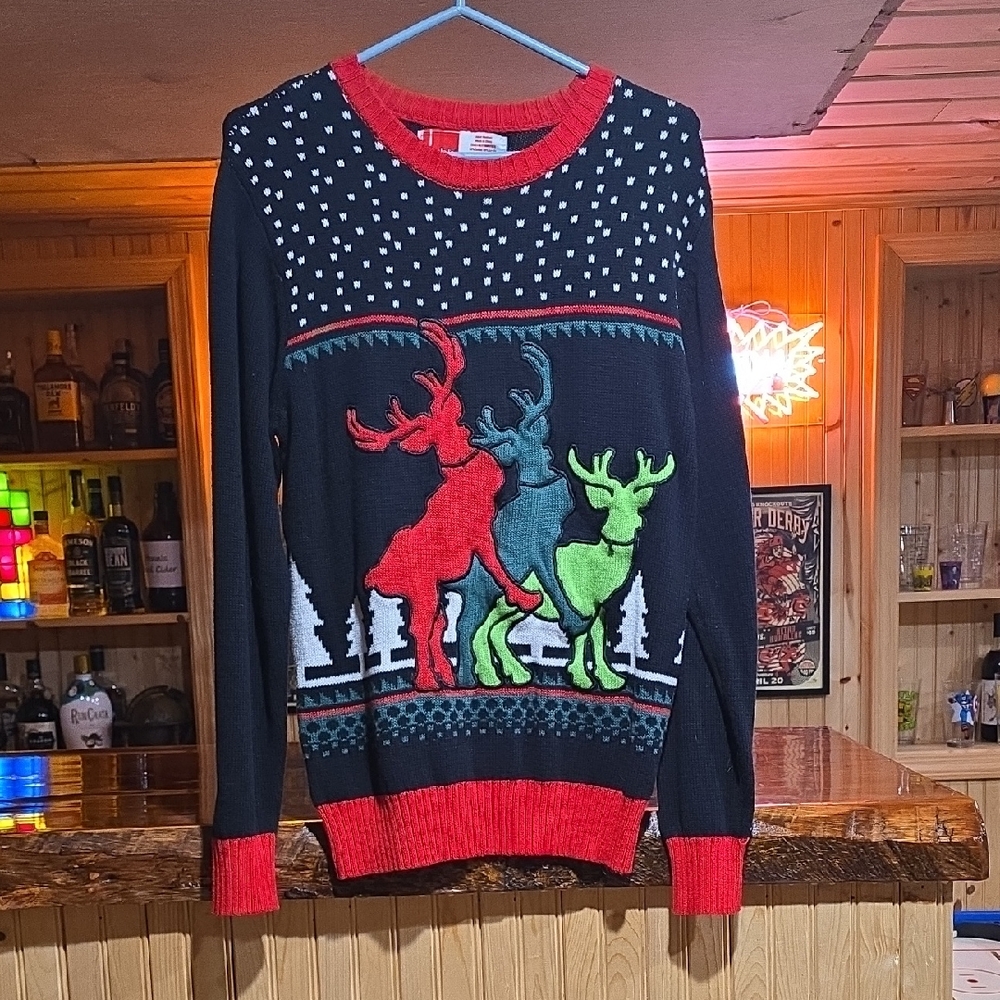 🔸️5/$25🔸️ Spencer's Black and Red Reindeer Crewneck Sweater